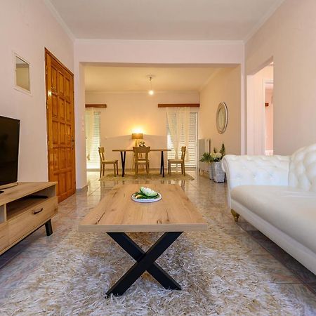 Flower Apartment Preveza Buitenkant foto